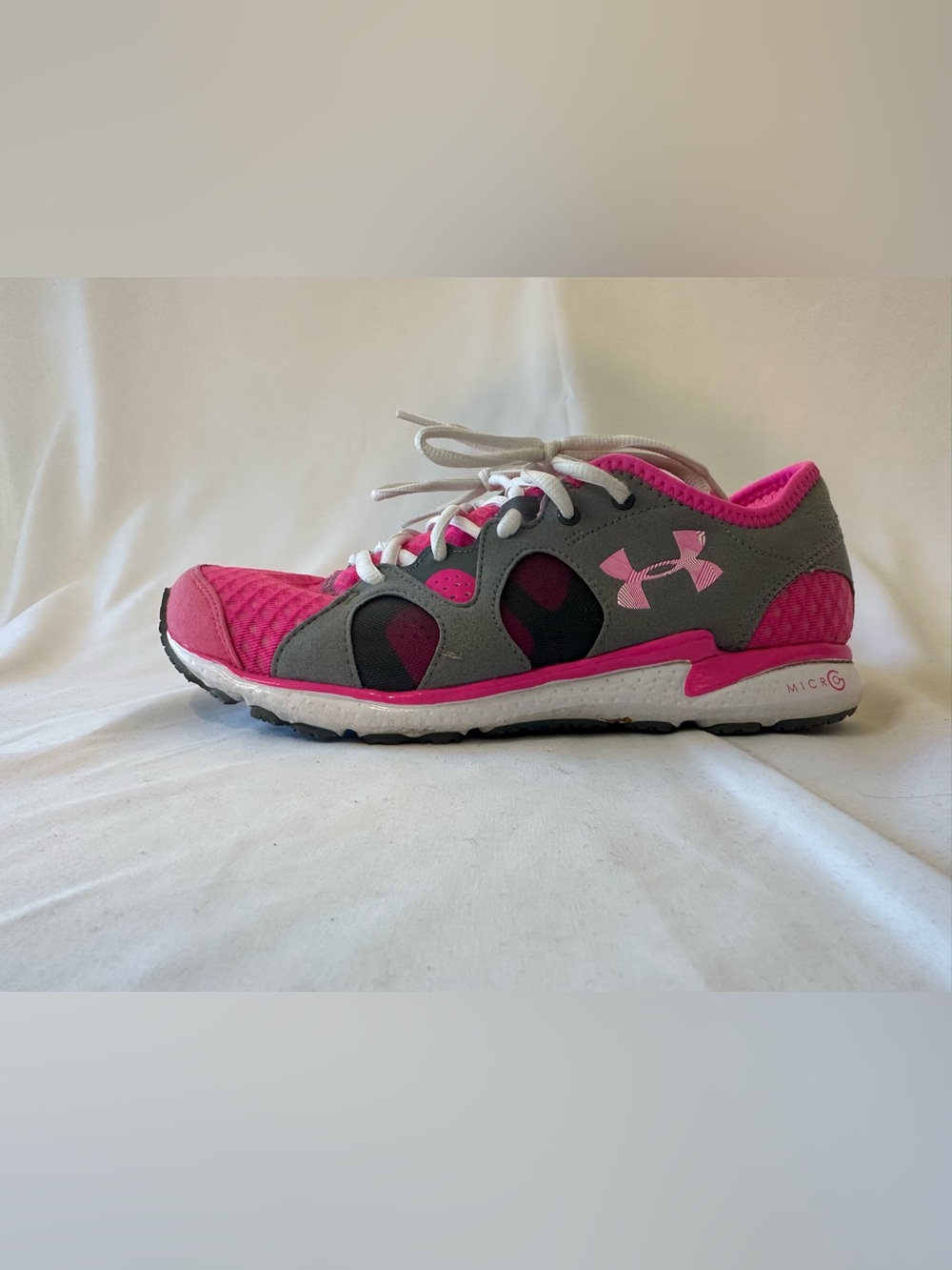 Under Armour Women’s Gray and Pink Athletic Trainer